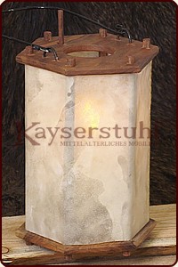 Holzlaterne mit Rohhautbespannung