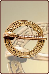 Ringfibel mit Inschrift "Ave Maria"