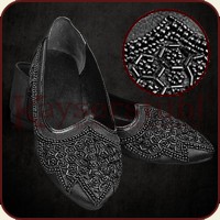 Passende Schuhe mit wundersch&ouml;nen Perlen-Stickereien