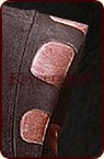Braunes ärmelloses Wildlederwams (Detail)