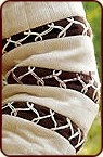 Schn&uuml;rhemd mit gef&uuml;tterten &Auml;rmeln (Detail)