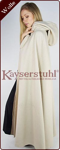 Wollumhang mit kurzer Kapuze und Spange, naturfarben