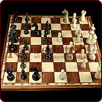 Schachspiel mit Hornfiguren 