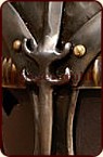 Kriegerhelm mit Ledermaske (Detail)
