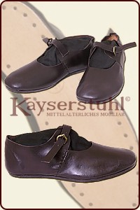 Mittelalterliche Riemenschuhe mit Schnalle