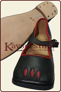 Mittelalterliche flache Schnürschuhe