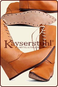 Hochmittelalterliche Schnürstiefel