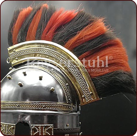 Spätrömischer Kammhelm "Berkasovo Typ II" mit Helmbusch