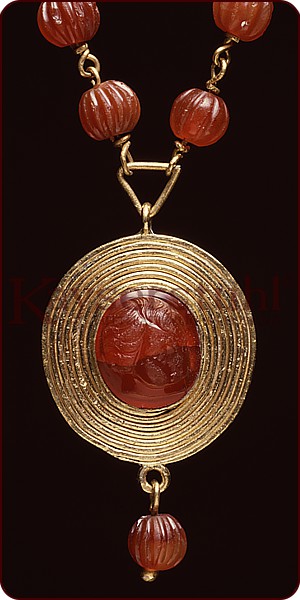 Typisch römische Halskette aus Gold und Karneol, 1. Jhd. v. Chr.