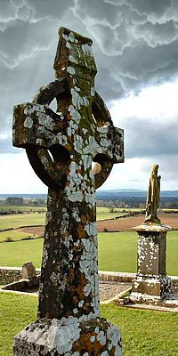 Ein Keltenkreuz, Hochkreuz oder irisches Kreuz ist ein Element der mittelalterlichen sakralen Kunst im keltischen Kulturraum der britischen Inseln
