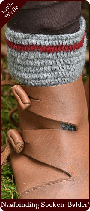 Nadelgebundene Socken "Balder", grau/rot