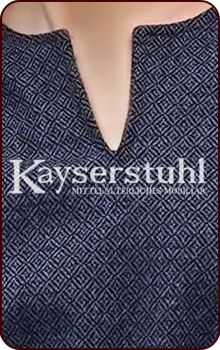 Handbesticktes Frühmittelalter-Kleid "Sigrid", natur/blau