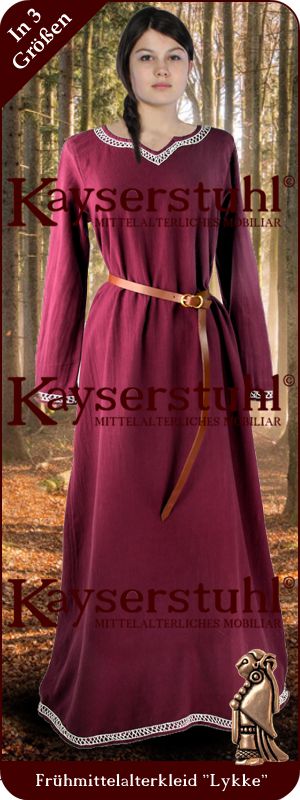 Handbesticktes Kleid / Unterkleid "Lykke", beerenfarbig