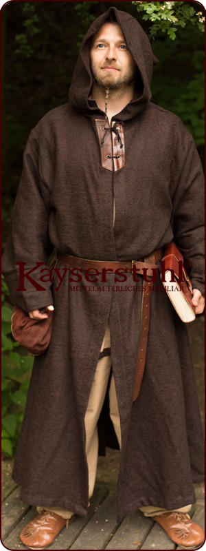 Robe "Baldric" in braun aus Baumwolle