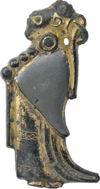 Freir-Figur aus dem Bootsgräberfeld "Tuna i Alsike" in Uppland in Schweden. Interessant ist das erkennbare Unterkleid bzw. der Saerk bzw. mit Schleppe unter dem Umhang