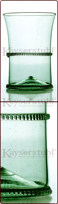 Einfacher spätmittelalterlicher Fadenbecher
