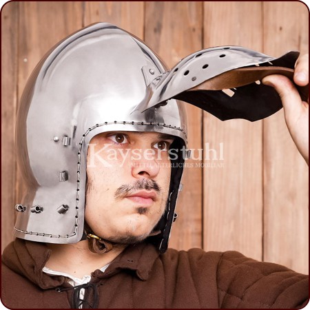 Beckenhaube "Nürnberg" mit aufschlächtigem Visier (MW)
