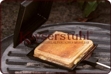 Toasteisen aus Gusseisen mit langem Griff