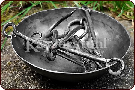 Mittelalterliche Hänge-Öllampe mit Stabkette 