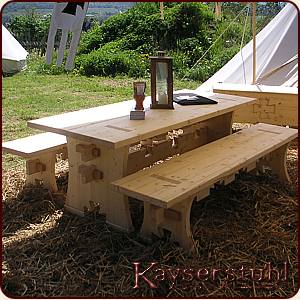 Mittelalterliche Tische & Bänke von Kayserstuhl
