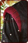 Schwarzes Doublet mit roten Schultern