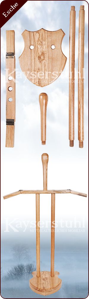 Rüstungsständer aus Holz mit Helmhalter